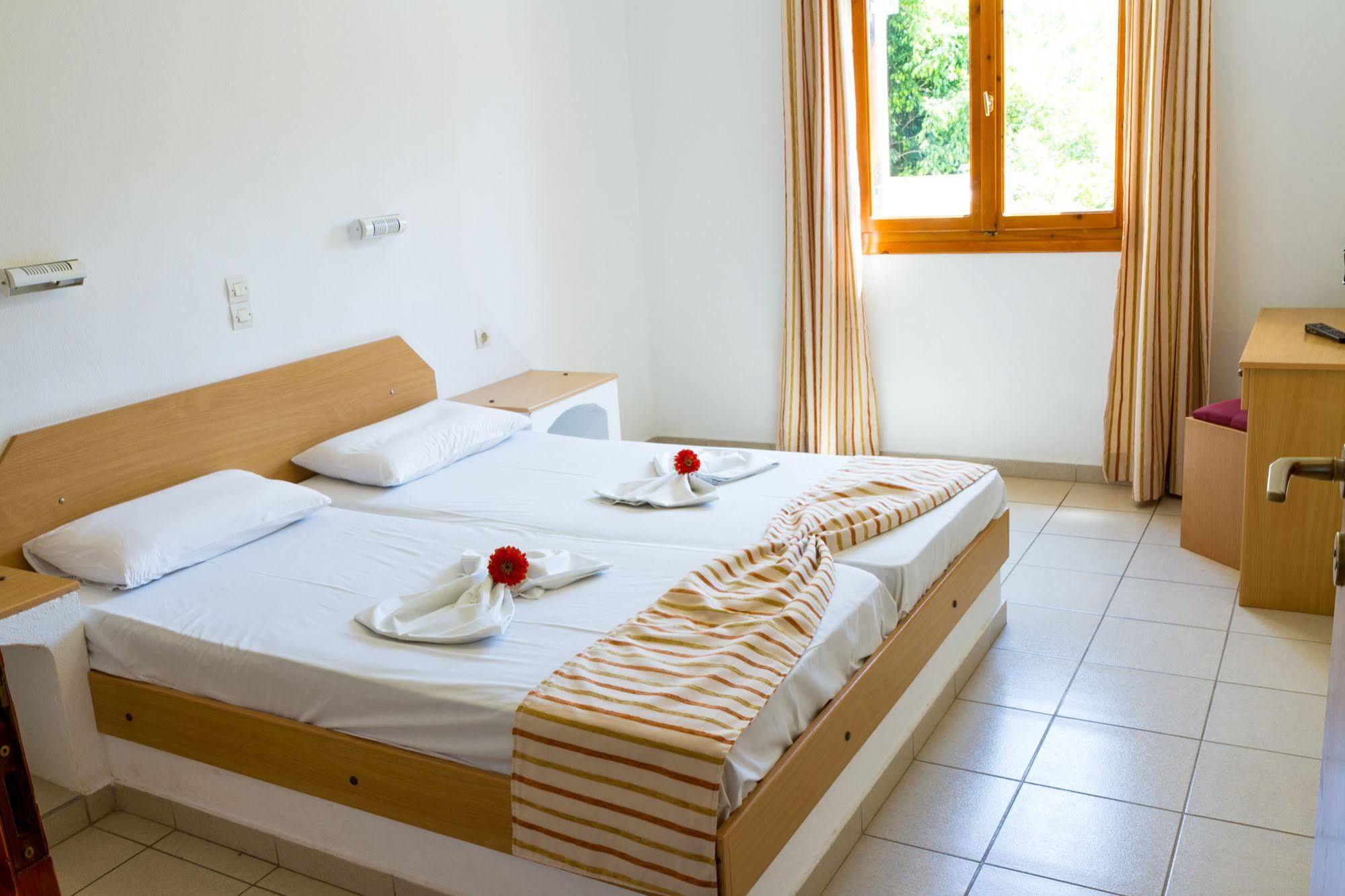 Ideal Hotel Kokkini Hani 外观 照片