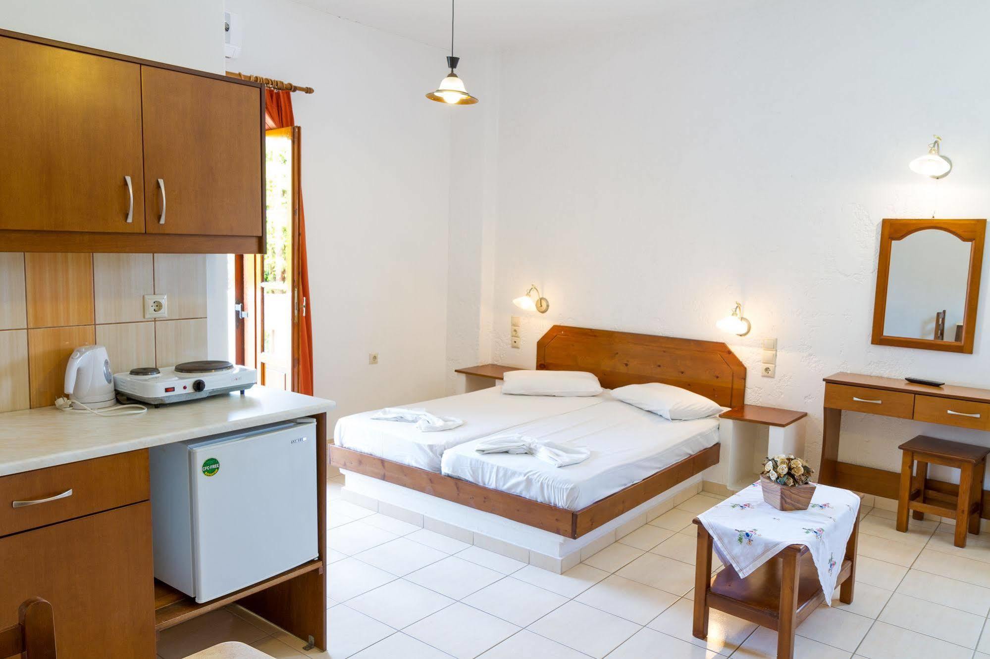 Ideal Hotel Kokkini Hani 外观 照片
